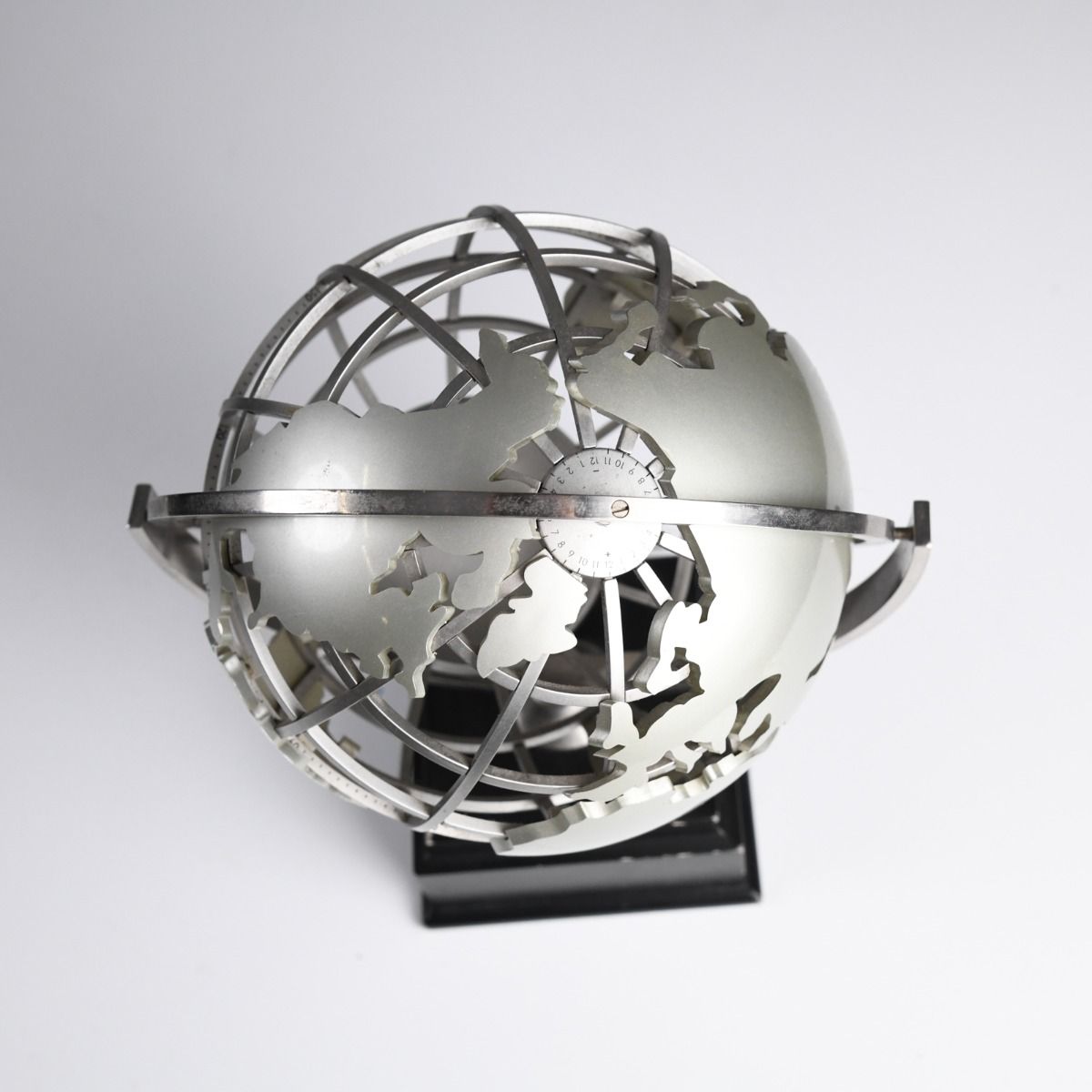 Revolving Metal Desk Globe